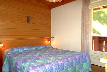 Appartamento a Moena. Appartamento tipo 2 40 mq. al 2° piano:

la camera da letto con balcone