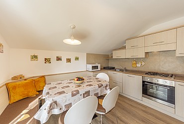 Appartamento a Moena. Appartamento tipo 3 50 mq. al 2° piano:
la cucina con angolo pranzo