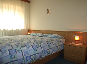Fam. Diego Riz - Typ 1 : Eheschlafzimmer Richtung Süden mit Balkon.
