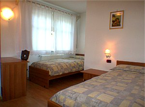 Cèsa Ciapià - App. 1: bedroom with 2 singolbed.