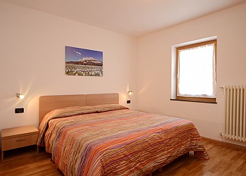 Appartamento a San Giovanni di Fassa - Vigo. Composto da due spaziose camere da letto con letto matrimoniale o due singoli. In ciascuna si può aggiungere un letto.
