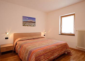 Appartamento a San Giovanni di Fassa - Vigo. Composto da due spaziose camere da letto con letto matrimoniale o due singoli. In ciascuna si può aggiungere un letto.
