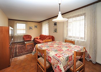 Appartamento a Moena. Soggiorno (vista1)