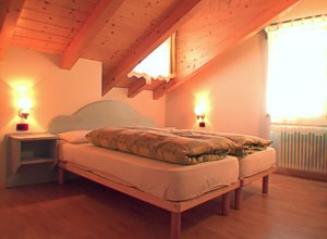 Residence a Campitello di Fassa. Seconda camera dell'appartamento nr. 4 sita sempre al piano superiore.