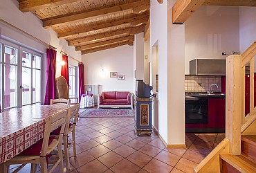 Wohnung - Moena. MANSARDE: Dreiraumwohnung fuer 5/6 Personen mit aussichtlich Balkon.