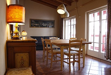 Wohnung - Moena. MANSARDE: Dreiraumwohnung mit 6/7 Betten.
Wohnzimmer mit Schlafcouch fuer 2 Personen.