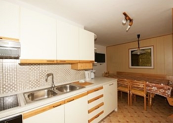 Apartment in San Giovanni di Fassa - Pozza. Kitchen for 8-9 people 1st floor