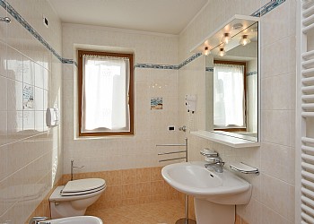 Apartment in San Giovanni di Fassa - Pozza. Bathroom