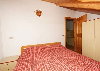 Apartment in San Giovanni di Fassa - Pozza. Bedroom with double beds right attic.
