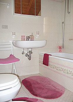 Apartment in San Giovanni di Fassa - Pozza. Large bathroom right attic.