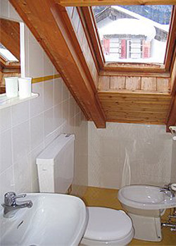 Apartment in San Giovanni di Fassa - Pozza. Small toilette.