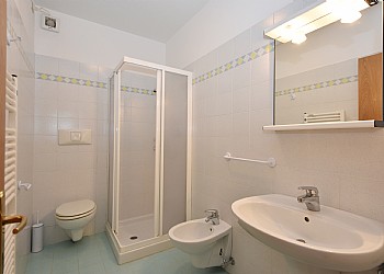 Appartamento a San Giovanni di Fassa - Vigo. BAGNO CON DOCCIA