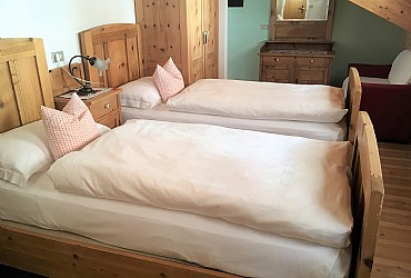 Appartamento a Canazei. anche nella seconda stanza il letto è matrimoniale ma, se necessario, può essere diviso in due letti singoli