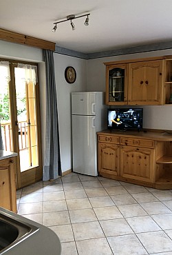 Appartamento a San Giovanni di Fassa - Pozza. APP. TIPO 1
E' situato a piano terra, composto da 2 camere da letto (4/5 posti letto), soggiorno con divano-letto a 2 posti, angolo cottura con piastra vetroceramica, bagno con lavatrice, asciugacapelli, cassaforte, TV sat.