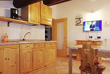 Casa Lausa - Zona giorno con accesso al balcone che è rivolto a sud!