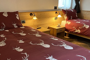 Appartamento a San Giovanni di Fassa - Pera. Camera con letto ad una piazza e mezza e letto singolo