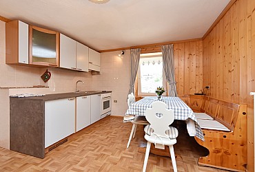 Appartamento a San Giovanni di Fassa - Pozza. L'appartamento BLU è composto da cucina, due camere da letto e bagno.