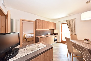 Appartamento a San Giovanni di Fassa - Pozza. L'appartamento ROSSO è composto da cucina, prima camera da letto, seconda camera da letto e bagno.