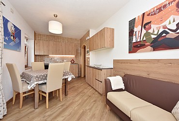 Appartamento a San Giovanni di Fassa - Pozza. L'appartamento VERDE è composto da soggiorno, angolo cottura, camere a tre letti e bagno.