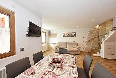 Appartamento a Campitello di Fassa. PIANO RIALZATO. Openspace cucina/salotto
