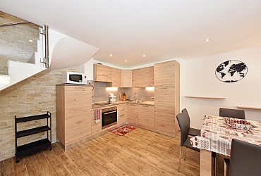 Appartamento a Campitello di Fassa. PIANO RIALZATO. Openspace cucina/salotto