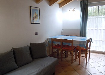 Appartamento a Canazei. Le mansarde con il sottotetto a vista ad altezza normale...