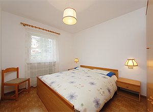 Appartamento a San Giovanni di Fassa - Vigo . L'alloggio ha due stanze di cui una matrimoniale ed una con due letti separati (non a castello)