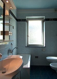 Renzo Zulian - Il bagno è dotato di vasca con doccia