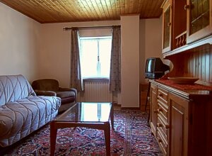 Appartamento a Soraga di Fassa. MANSARDA: E' una mansarda molto carina, arredata in stile montano. 
Il salotto è ampio e gode di una splendida vista sulle Dolomiti.

