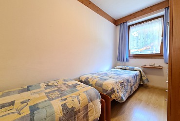Appartamento a San Giovanni di Fassa - Pozza. Camera con due letti singoli.