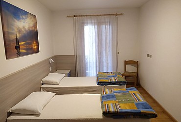 Appartamento a Moena. Camera doppia in zona giorno, luminosa e spaziosa (vi si può inserire anche il terzo letto).